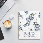 Agenda Pré-Papoilas Retro-Flores Selvagens Monograma Azul<br><div class="desc">Apresentando nosso Perez-Aestético de Flores Selvagens Patterno Monogrammed Planner — uma na moda de fusão de elegância e funcionalidade, projetada para deleitar qualquer um com uma apreciação pelo encanto estético e vintage do pré-disquete. Inspirado por matizes azuis e adorado com um delicado conjunto de pequenas flores, este planejador é o...</div>