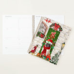 Agenda Pug Dog Christmas<br><div class="desc">O Natal do Cachorro Sentado do lado de fora da casa decorada com a coroa de Natal, a árvore de Natal é uma ideia perfeita de presente de Natal para amantes de cães.</div>