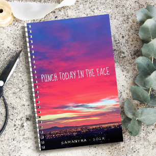 Agenda Punch hoje no rosto do porto rosa quente nascer do