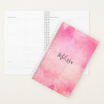 Agenda Rapariga de Aquarela Rosa Moderna | Adicionar NOME<br><div class="desc">Adorável planejador/calendário personalizado para uma garota/mulher.  Design cor d'água rosa (aquarela) com opção para adicionar nome ou mensagem.  Perfeito para escola,  negócios ou pessoal.</div>