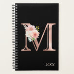 Agenda Rosa Dourada Blush Floral Yarly Monograma - Letra<br><div class="desc">Este design foi criado através da arte digital. Pode ser personalizado na área fornecida ou personalizado escolhendo o clique para personalizar a opção adicional e alterando o nome, as iniciais ou as palavras. Você também pode alterar a cor e o estilo do texto ou excluir o texto de um design...</div>