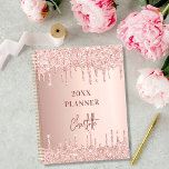 Agenda Rosa dourado blush glitter nome 2023<br><div class="desc">Um fundo metálico rosa dourado falso com pingos de brilho falso, aparência de pingar tinta. Personalize e adicione um nome. O nome é escrito em ouro rosa escuro com um grande guião escrito à mão moderno, estilo de assinatura. Perfeito para a escola, o trabalho ou a organização da sua vida...</div>