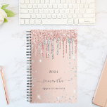 Agenda Rosa dourado brilho cor-de-prata rosa 2025<br><div class="desc">Um fundo rosa dourado com ouro rosa elegante e brilho fino prateado, pintura pingando. Modelo por um ano. Personalize e adicione um nome. O nome é escrito em ouro rosa escuro com um grande roteiro de estilo, escrito à mão, com baloiços. Perfeito para a escola, o trabalho ou a organização...</div>