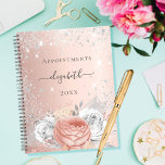 Agenda Rosa dourado folhagem de prata floral 2023<br><div class="desc">Um fundo metálico falso de ouro rosa com florais brancos,  dourados,  dourados rosas,  folhagem prateada e poeira falsa. Personalize e adicione seu nome,  título e ano. O nome é escrito com um moderno estilo escrito à mão.</div>