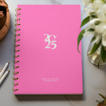 Agenda Semanal Espiral Semanal De Fração Rosa Quente<br><div class="desc">Planeador pessoal simples 2025 anual/semanal com dígitos em negrito de ano dividido. Planeador anual (12 meses) com vista a obter uma visão geral mensal aberta e planilhas de planeamento semanais. Cobrir em uma seleção curada de cores modernas. Contate para obter assistência na personalização ou cria de combinação especial de cores....</div>
