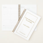 Agenda Simples e Dourada tipografia e estrutura Casamento<br><div class="desc">Planejar um casamento pode ser uma tarefa de mamute,  e este planejador prático manterá tudo na sua trilha! Para coordenar com o alcance da papelaria de casamento Dourada minimalista,  você pode personalizar facilmente o texto no cobrir frontal e também alterar o fundo e as cores do texto,  se desejar.</div>