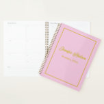 Agenda Simples profissional, Rosa de Luz Bonito, Semanalm<br><div class="desc">Fique no topo do seu agendamento com nosso Simples Planador Semanal de Rosa Luz Girly Cute. Projetado para professores, enfermeiras e médicos, este planejador combina praticidade com um toque flexível e feminino. A paleta de cores leve rosa exude um charme suave, fazer profissional e na moda sutilmente. Quer você esteja...</div>