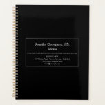 Agenda Solicitador Tradicional<br><div class="desc">Este design de planejador de baixa chave,  tradicional e minimalista apresenta uma borda de linha de solteiro e uma linha decorativa de formas quadradas. Pode ser utilizado por um profissional,  como um advogado,  advogado,  advogado ou consultor jurídico. O nome,  a profissão e os contatos podem ser personalizados.</div>