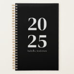 Agenda Tendência Chic Personalizada Preta Mensal/Semanal<br><div class="desc">Mantenha-se organizado e na moda com o nosso Planeador Mínimo de Preto Moderno e Personalizado Mensal/Semanal. Este elegante planejador apresenta um cobrir de terracota elegante, perfeito para adicionar um toque de sofisticação à sua rotina diária. Dentro, você encontrará layouts mensais e semanais espaçosos projetados para ajudá-lo no planejamento pessoal ou...</div>