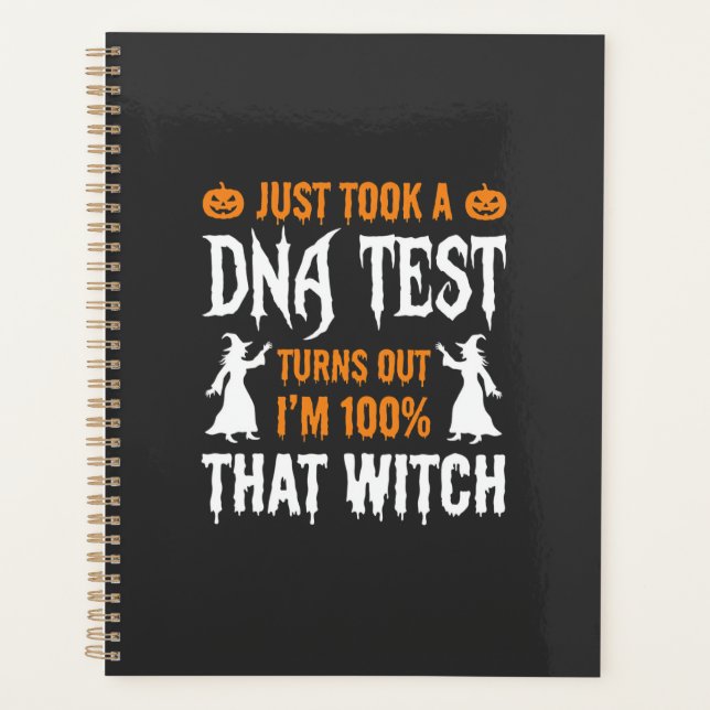 Agenda Teste de DNA de Bruxa Engraçado de Halloween Gráfi (Frente)