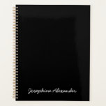 Agenda Texto manuscrito preto simples e giro<br><div class="desc">Simples preto e branco preto e giro branco,  nome de script casual manuscrito,  texto,  monograma ou Planejador personalizado do ano. Texto branco personalizado sobre fundo preto de cor sólida e clara.</div>