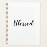 Agenda Texto personalizado branco-preto abençoado, bonito<br><div class="desc">Bênçãos: Grata, preto e branco, texto personalizado de caligrafia, texto moderno, bonito e elegante, Planeador de Gratidão. Texto preto personalizável sobre fundo branco de cor sólida. As cores são editáveis. Você pode optar por deixá-lo como está, ou personalizá-lo com seu nome, iniciais, ano, etc., diário de reconhecimento diário, diário pessoal....</div>