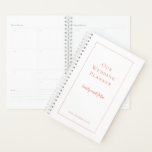 Agenda Tipografia bonito do Coral e Casamento de Fronteir<br><div class="desc">Planejar um casamento pode ser uma tarefa de mamute, e este planejador prático manterá tudo na sua trilha! Para coordenar com o alcance da papelaria de casamento de Coral Minimalista, você pode personalizar facilmente o texto no cobrir frontal e também alterar o fundo e as cores do texto, se desejar....</div>