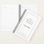 Agenda Tipografia e Casamento de Fronteira Negros Simples<br><div class="desc">Planejar um casamento pode ser uma tarefa de mamute,  e este planejador prático manterá tudo na sua trilha! Para coordenar com o alcance da papelaria de casamento preto minimalista,  você pode personalizar facilmente o texto no cobrir frontal e também alterar o fundo e as cores do texto,  se desejar.</div>