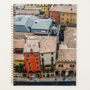 Agenda Vista de cima de fachadas coloridas de edifícios