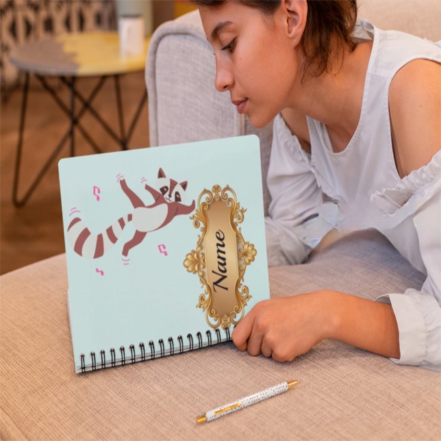 Agenda Whimsical Watercolor Dancing Raccoon" Artist Noteb (Criador carregado)