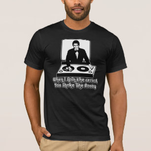Agite o t-shirt (escuro) do montante
