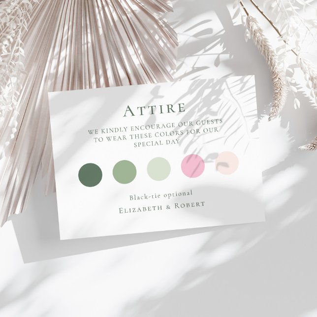 Agradecimento Cartão de Código de Vestido de Armamento Verde de  (Sage Green Wedding Attire Guest Dress Code Card on a sunny boho table with white dry flowers.)