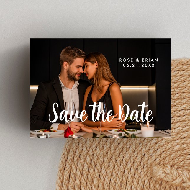 Agradecimento Cartão de Foto Moderno Chic para Salvar a Data (Modern chic save the date photo card announces your wedding with bold personal style.)