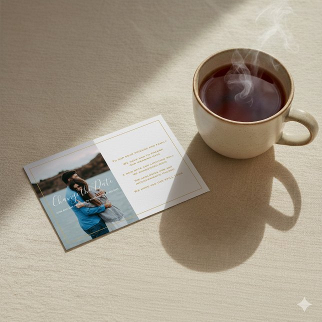 Agradecimento Foto moderna, texto dourado muda o cartão de data (Modern photo, gold text change the date card with minimal gold border.)