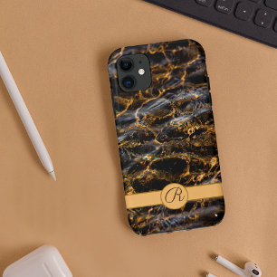 Água cai nas capas de iphone de monograma de areia