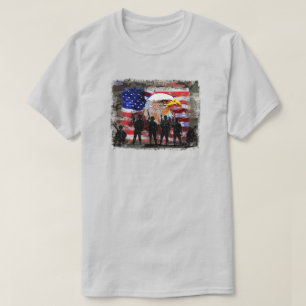 Águia Com Bandeira Americana E Soldados T-Shirt