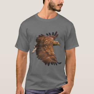 Águia na camiseta escura de voo