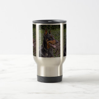 Alegria do Doberman! Caneca de viagem