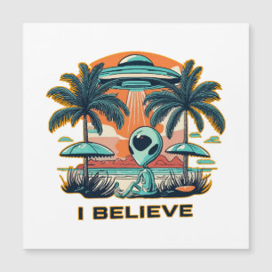 alienígena com OVNI EU ACREDITO
