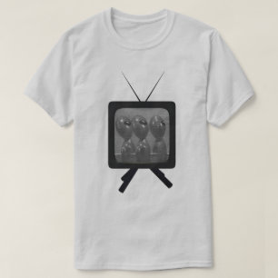 Alienígenas na camiseta da TV