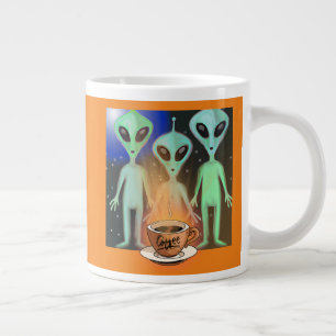 Aliens Curiosos sobre uma xícara de café