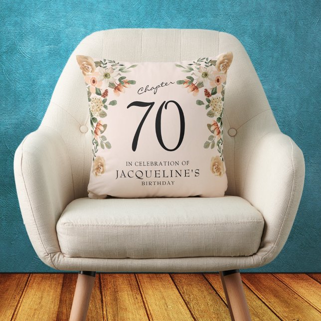 Almofada 70 Birthday Vintage Floral (70th Birthday Vintage Floral Throw Pillow.
Throwback to a time of elegance and charm.)