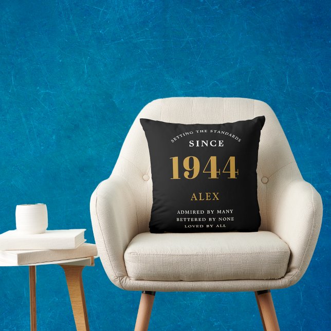 Almofada 80 Aniversário Nome 1944 Chic Preto Dourado Elegan (80th Birthday Special 1944 Born Black Gold Chic Elegant Throw Pillow - Perfect for Home Décor.)