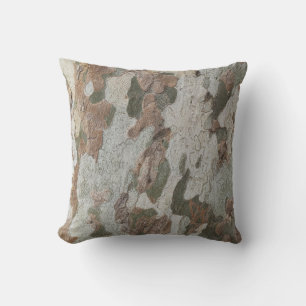 Almofada A camuflagem da árvore planificada parece um padrã