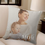 Almofada A melhor mãe do mundo desde a 20XX Foto moderna<br><div class="desc">Esta design simples e moderna é composta de sans serif e tipografia cursiva lúdica e adiciona uma foto personalizada.</div>