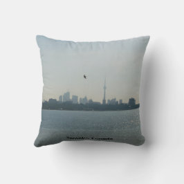 Almofada A view of Toronto Throw Pillow