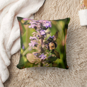 Almofada Abelha De Bumble Na Flor Roxa Feche-Se