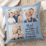 Almofada Abençoados Avós Poem Moderno Personagem 3 Foto<br><div class="desc">Celebre seus avós com um travesseiro personalizado de colagem de fotos. Este travesseiro único de avós é o presente perfeito, seja um aniversário, um dia de avós ou um Natal. Esperamos que seu travesseiro especial de fotos de manutenção se torne um tesouro nos próximos anos. . Citação " Abençoados são...</div>