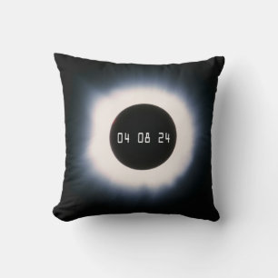Almofada Abril de 2024 Eclipse Solar Total a Preto e Branco