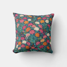 Almofada Abstrata Boho com Cravos e Borboletas