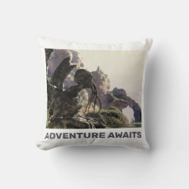 Almofada Adventure Awaits. Fantasy landscape
