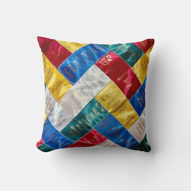Almofada Agility Ribbons Throw Pillow (Frente)