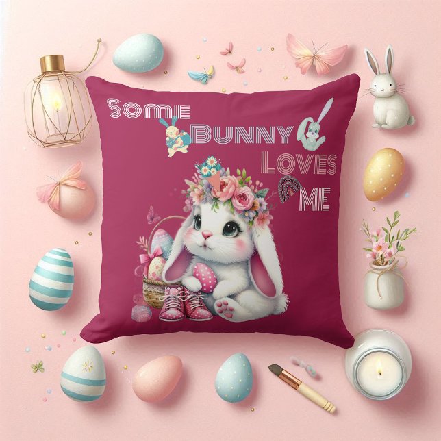 Almofada Algum Coelhinho Me Ama Cesta Personalizada da Prim (Some Bunny Loves Me Whimsical Spring Basket Custom Throw Pillow)