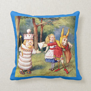 Almofada Alice, o coelho e o rei branco no país das