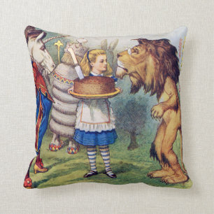 Almofada Alice, o leão e o unicórnio no país das maravil