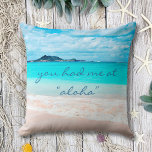 Almofada Aloha Cotação Turquoise Ocean Hawaii Beach Foto<br><div class="desc">"Você me teve em "aloha"." Lembre-se do cheiro fresco de sal do ar oceânico sempre que você relaxa com este travesseiro decorativo de fotos impressionante e vibrante. Exalar e explorar a solidão de uma praia havaiana vazia. Faz um presente de excelente para alguém especial! Você pode personalizar facilmente este travesseiro...</div>