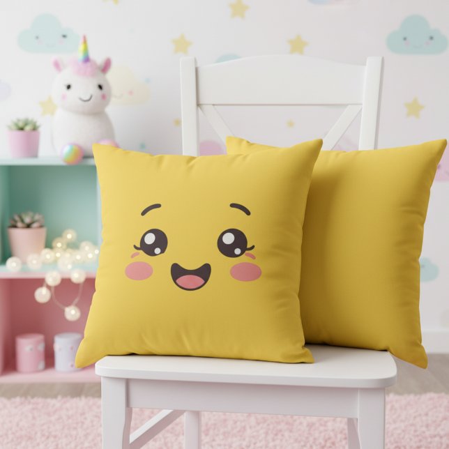 Almofada Amarela Brilhante com Rosto Sorridente Ka (Bright yellow kawaii throw pillow for a nursery full of joy.)