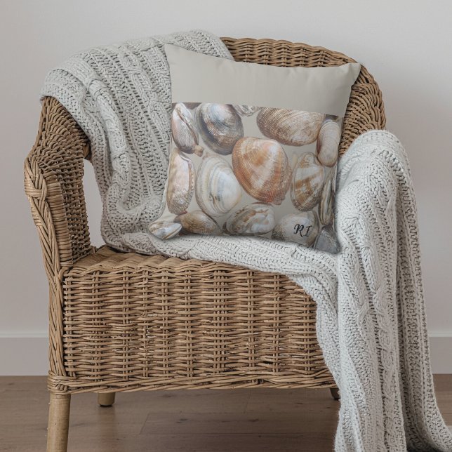 Almofada Amêijoas Quahog de Rhode Island Travesseiro Costei (Add a splash of Rhode Island with this casual Quahog Clam throw pillow! )