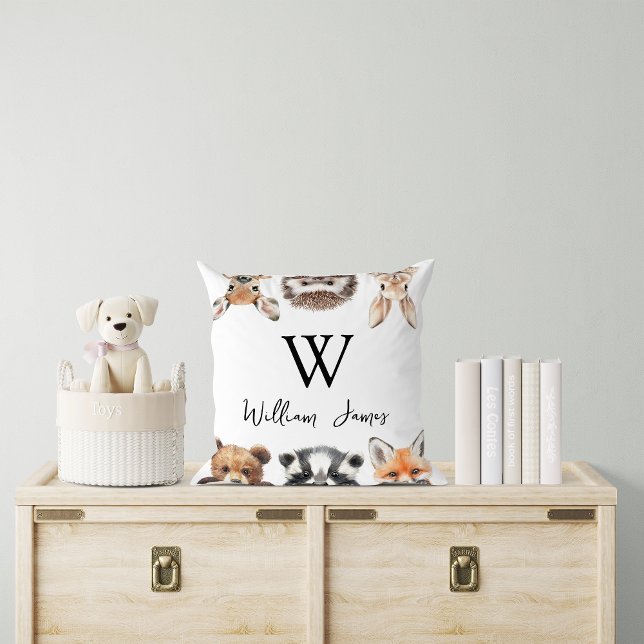 Almofada Amigos Animais da Floresta de Madeira Fofa Quarto  (Cute Woodland Forest Animal Friends Baby Nursery Throw Pillow)