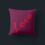 Almofada Amor Cita Púrpura Tema Praia Casamento<br><div class="desc">Impresso com texto "amor" em fundo roxo. Sinta-se livre para personalizar e alterar o texto ou escolher uma cor diferente para o travesseiro,  ou até mesmo adicionar suas próprias imagens ou nomes!</div>